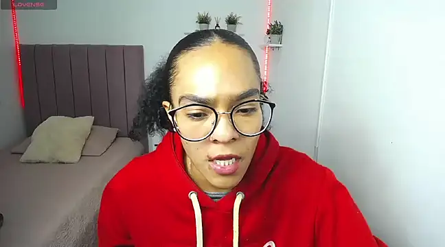 Nina lovee  online show from January 9, 2025, 1:45 pm
