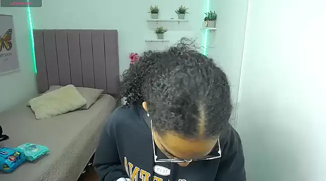 Nina lovee  online show from March 11, 2025, 2:51 pm