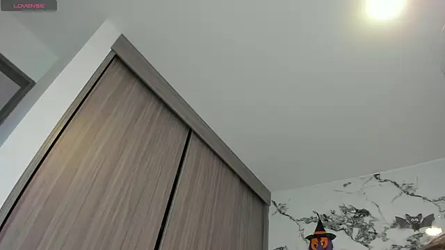 Snapshot of Annaross2 chatting on November 1, 2025, 7:19 pm Annaross2 online show from November 1, 2025, 7:19 pm