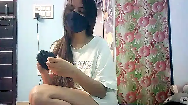 Snapshot of lovelydesi21 chatting on January 12, 2025, 5:33 pm lovelydesi21 online show from January 12, 2025, 5:33 pm