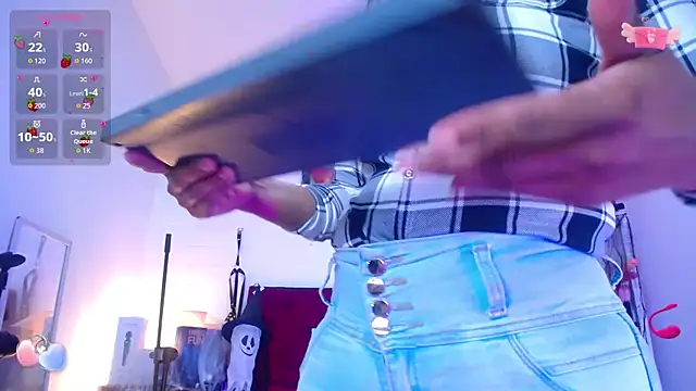 Snapshot of louise_nails chatting on October 16, 2025, 6:27 pm louise nails online show from October 16, 2025, 6:27 pm