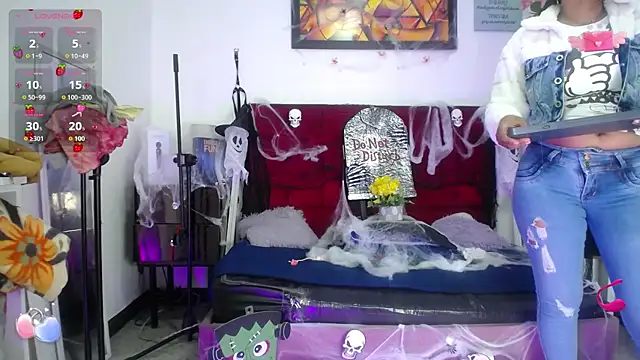 Snapshot of louise_nails chatting on October 18, 2025, 3:14 pm louise nails online show from October 18, 2025, 3:14 pm