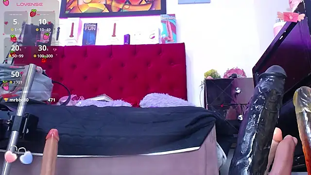 Snapshot of louise_nails chatting on September 17, 2025, 12:18 pm louise nails online show from September 17, 2025, 12:18 pm