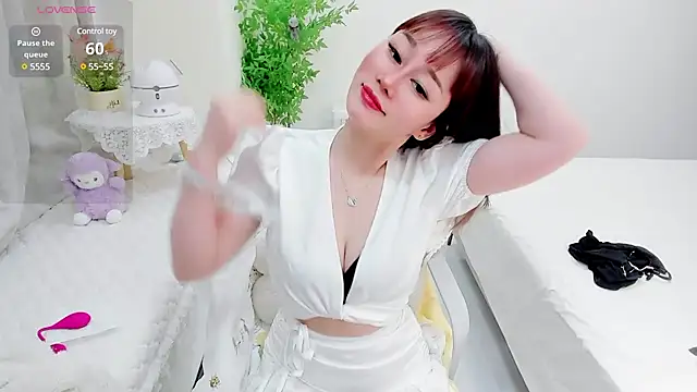 Snapshot of Vivian-6 chatting on March 17, 2025, 2:19 am Vivian-6 online show from March 17, 2025, 2:19 am