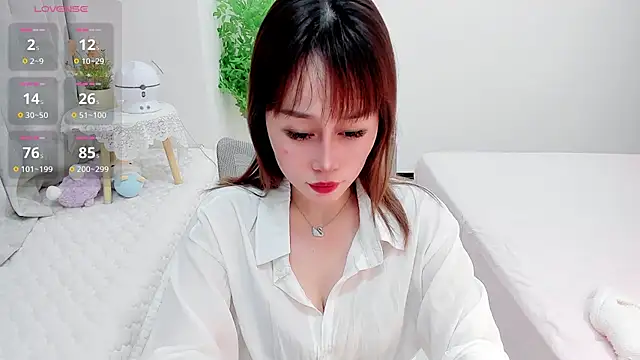 Snapshot of Vivian-6 chatting on March 4, 2025, 10:57 am Vivian-6 online show from March 4, 2025, 10:57 am