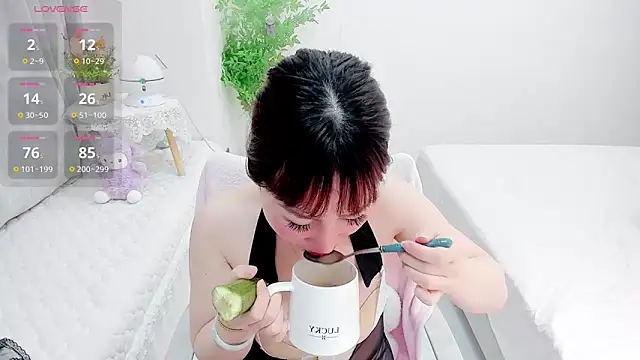 Snapshot of Vivian-6 chatting on March 14, 2025, 12:54 am Vivian-6 online show from March 14, 2025, 12:54 am