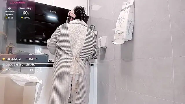 Vivian-6 online show from March 8, 2026, 2:04 am