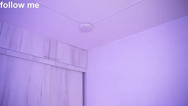 missjuliaa  online show from September 18, 2025, 3:09 am