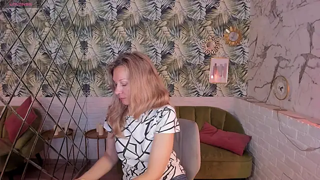 Snapshot of NancyGrace chatting on October 5, 2025, 7:10 am NancyGrace online show from October 5, 2025, 7:10 am