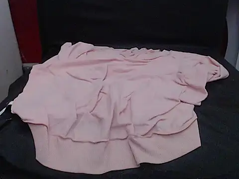 Snapshot of Laura_hottt chatting on October 26, 2025, 5:24 pm Laura hottt online show from October 26, 2025, 5:24 pm