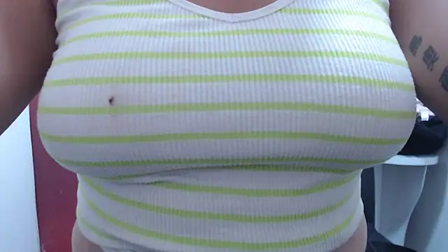 Snapshot of Laura_hottt chatting on October 27, 2025, 5:36 pm Laura hottt online show from October 27, 2025, 5:36 pm