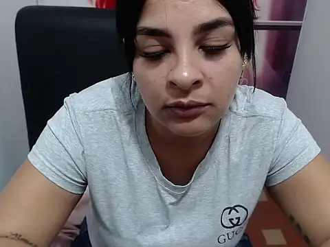 Laura hottt online show from February 25, 2026, 3:12 pm