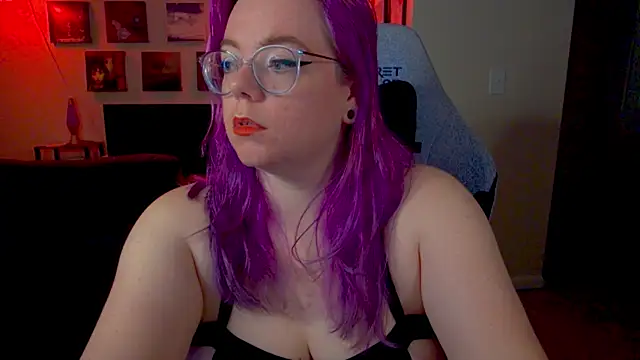 KiraSpitQueen online show from April 8, 2026, 3:41 am