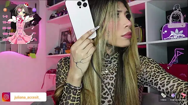 Snapshot of caroline_cossei chatting on February 18, 2025, 3:53 am caroline cossei online show from February 18, 2025, 3:53 am