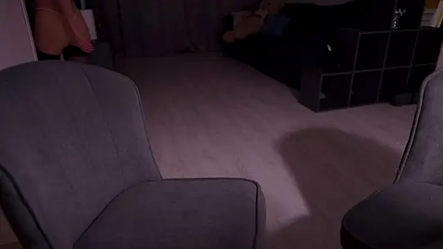 Alisa Moon  online show from October 20, 2025, 9:37 pm