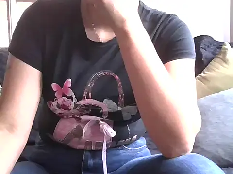 Snapshot of RAYA_1 chatting on January 11, 2025, 6:44 pm RAYA 1 online show from January 11, 2025, 6:44 pm