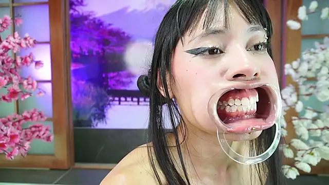 miss  maria online show from March 6, 2025, 9:09 pm
