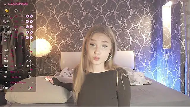 MiaMiaMeow online show from October 18, 2025, 11:56 am