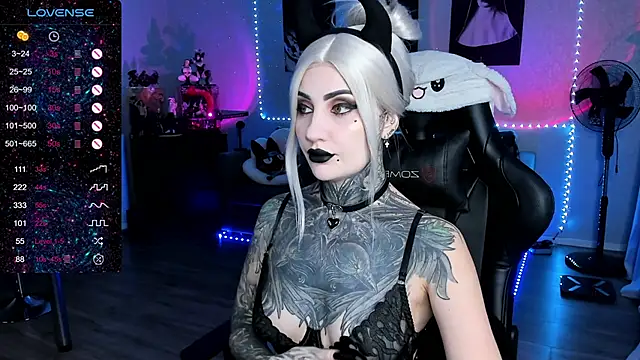 Snapshot of RachelQueen_ chatting on November 4, 2025, 10:41 am RachelQueen online show from November 4, 2025, 10:41 am