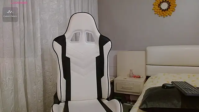 Snapshot of Freyja_soh chatting on October 23, 2025, 9:46 pm Freyja soh online show from October 23, 2025, 9:46 pm