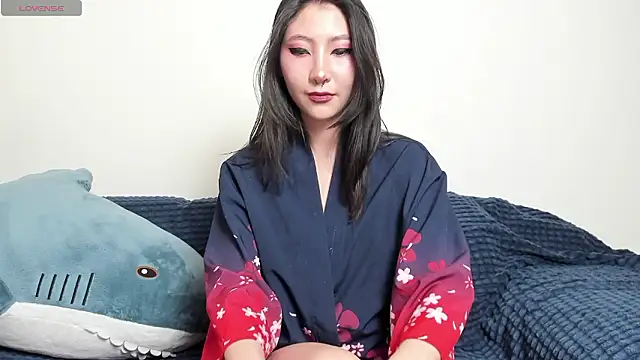  yuriko online show from December 5, 2024, 3:12 pm