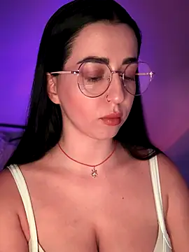 Emylia online show from October 10, 2025, 3:02 pm