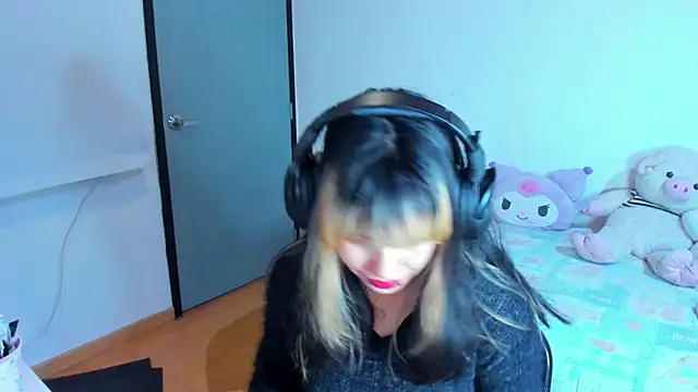 Snapshot of Akane-Mou chatting on January 13, 2025, 5:44 am Akane-Mou online show from January 13, 2025, 5:44 am