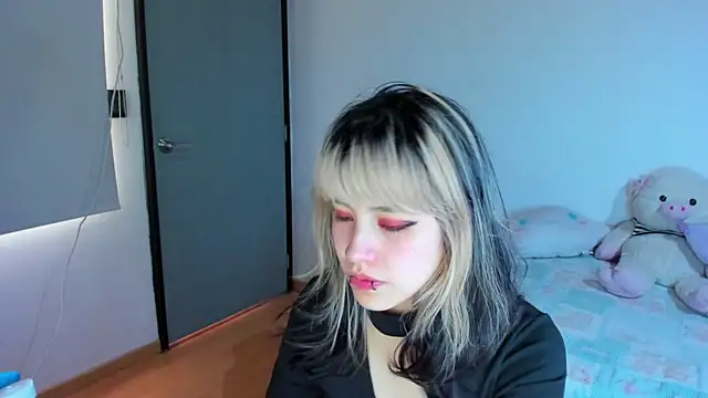 Snapshot of Akane-Mou chatting on December 7, 2024, 8:33 pm Akane-Mou online show from December 7, 2024, 8:33 pm