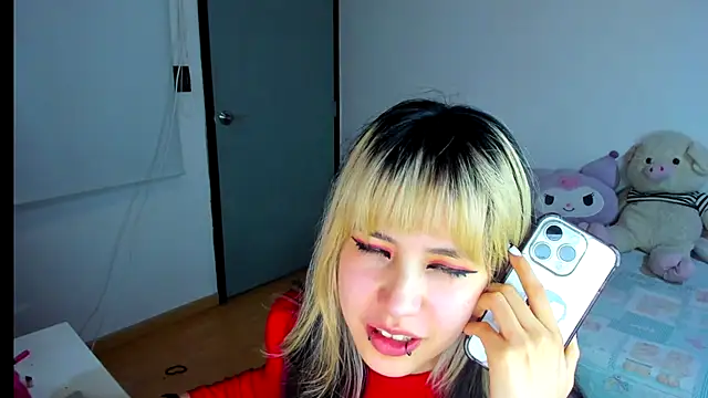 Snapshot of Akane-Mou chatting on December 4, 2024, 4:15 am Akane-Mou online show from December 4, 2024, 4:15 am
