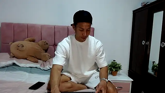 marcehot32 online show from February 19, 2025, 10:53 pm