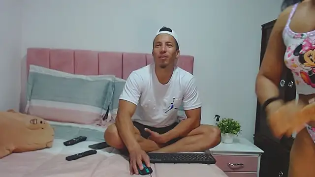 marcehot32 online show from February 4, 2025, 8:59 pm