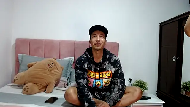 marcehot32 online show from March 14, 2025, 10:16 pm