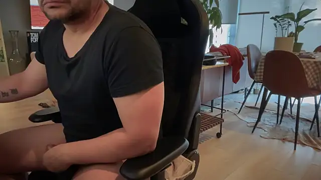 HungandThickLatin online show from March 19, 2025, 1:32 am