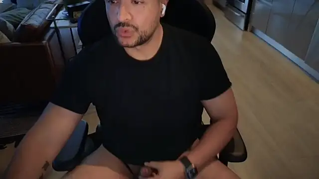 HungandThickLatin online show from October 7, 2025, 12:44 am