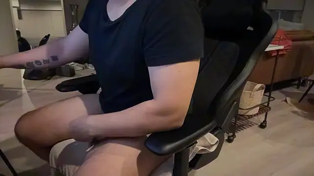HungandThickLatin online show from February 9, 2025, 10:20 am