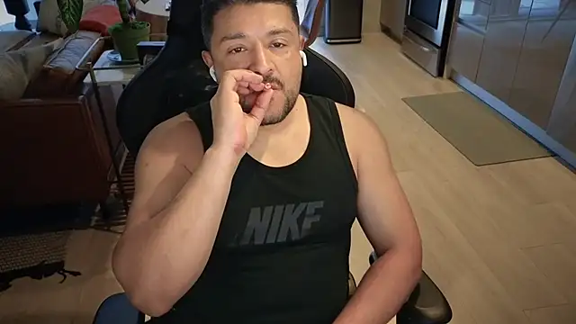 HungandThickLatin online show from October 2, 2025, 2:42 pm