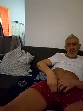 cuci45 online show from November 24, 2025, 4:07 pm