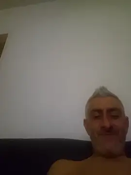 cuci45 online show from December 14, 2025, 9:42 pm