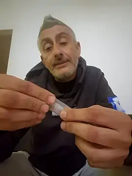 cuci45 online show from December 1, 2025, 5:58 pm