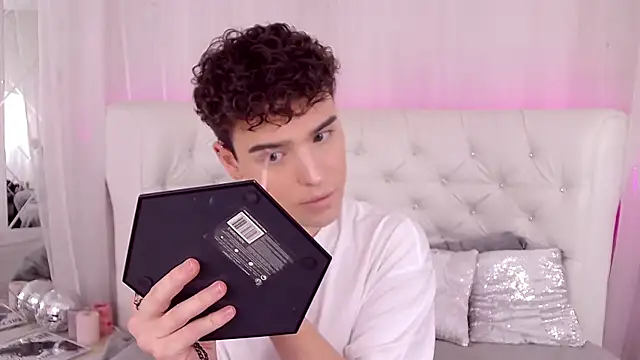 RobbyCharming online show from September 21, 2025, 3:33 am