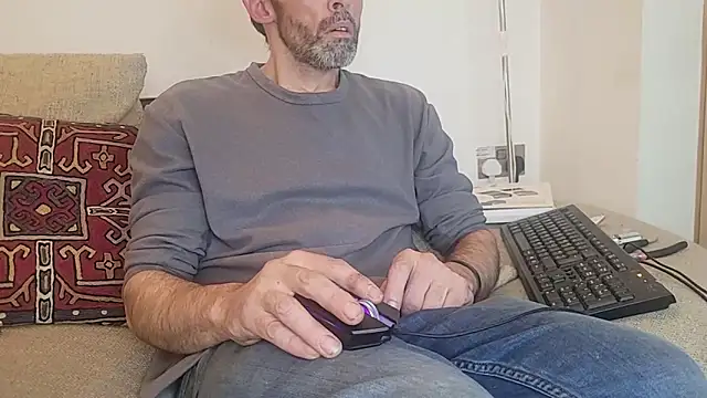 uk-bobbie-uk online show from October 5, 2025, 2:35 am