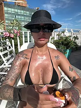 charlotte stevenss  online show from February 9, 2025, 2:07 pm
