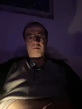 Snapshot of Maxi7hot chatting on February 4, 2026, 11:22 pm Maxi7hot online show from February 4, 2026, 11:22 pm