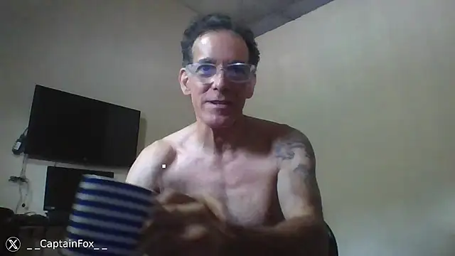 Snapshot of CaptainFox chatting on August 4, 2026, 2:32 pm CaptainFox online show from August 4, 2026, 2:32 pm