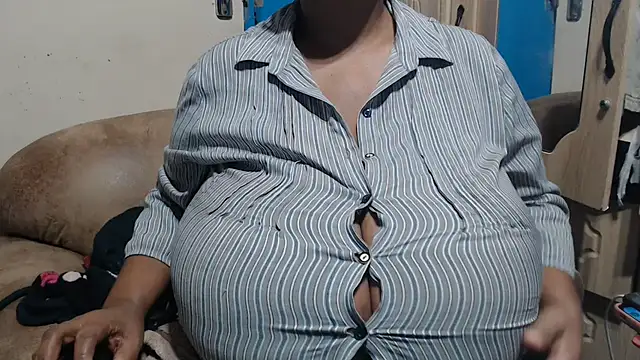 CUTEFIRMMELONSS online show from July 11, 2026, 6:35 am