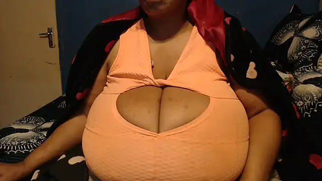 CUTEFIRMMELONSS online show from September 17, 2025, 8:33 pm