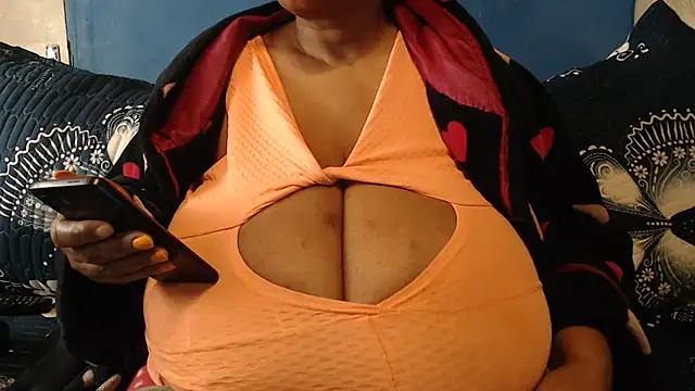 CUTEFIRMMELONSS online show from September 17, 2025, 8:16 am