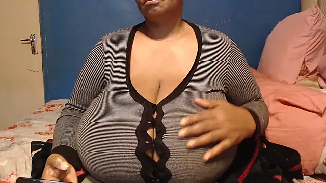 CUTEFIRMMELONSS online show from October 1, 2025, 3:44 am