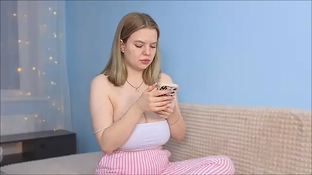 LovlyBambi online show from January 14, 2025, 2:00 pm