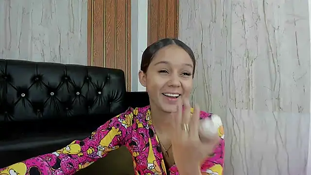 Snapshot of MarianaManzur chatting on October 25, 2025, 2:28 pm MarianaManzur online show from October 25, 2025, 2:28 pm